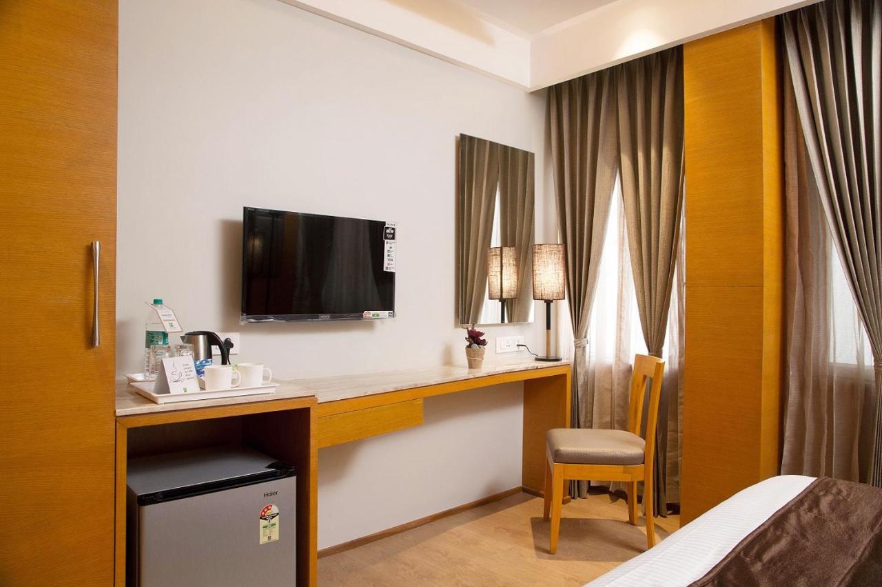 Sri Aadhish Grand Hotel Arantangi Exterior photo