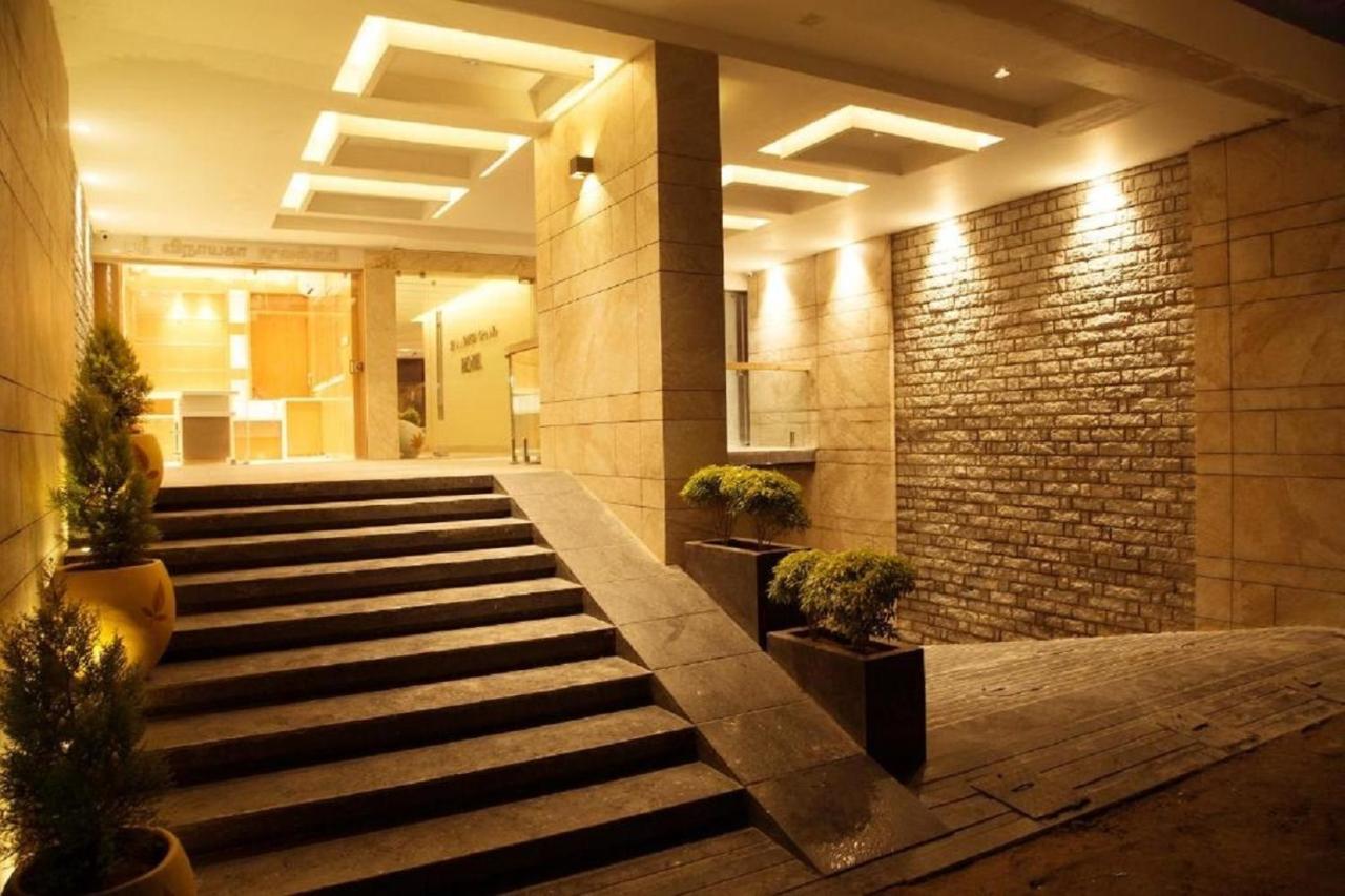 Sri Aadhish Grand Hotel Arantangi Exterior photo